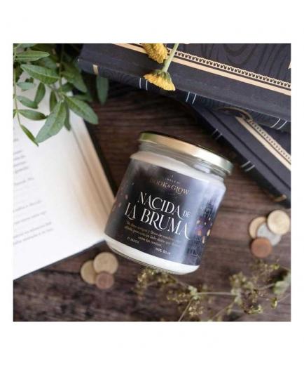 Book and Glow - *Remarkable Worlds* - Vegan Soy Candle - Nacida de la bruma