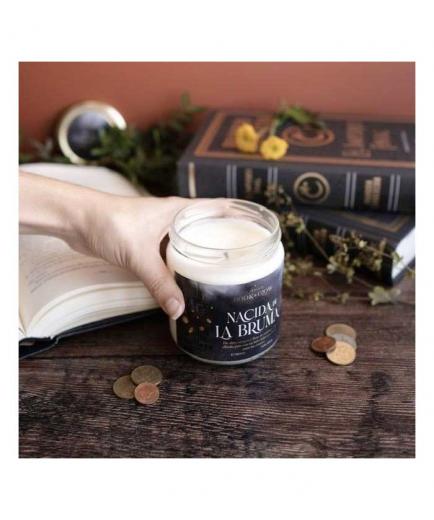 Book and Glow - *Remarkable Worlds* - Vegan Soy Candle - Nacida de la bruma