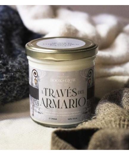 Book and Glow - *Mundos Extraordinarios* - Soy Candle - A través del armario