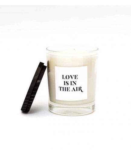 The Singular Olivia - Love is in the Air scented candle 190g - Raspberry and cinnamon